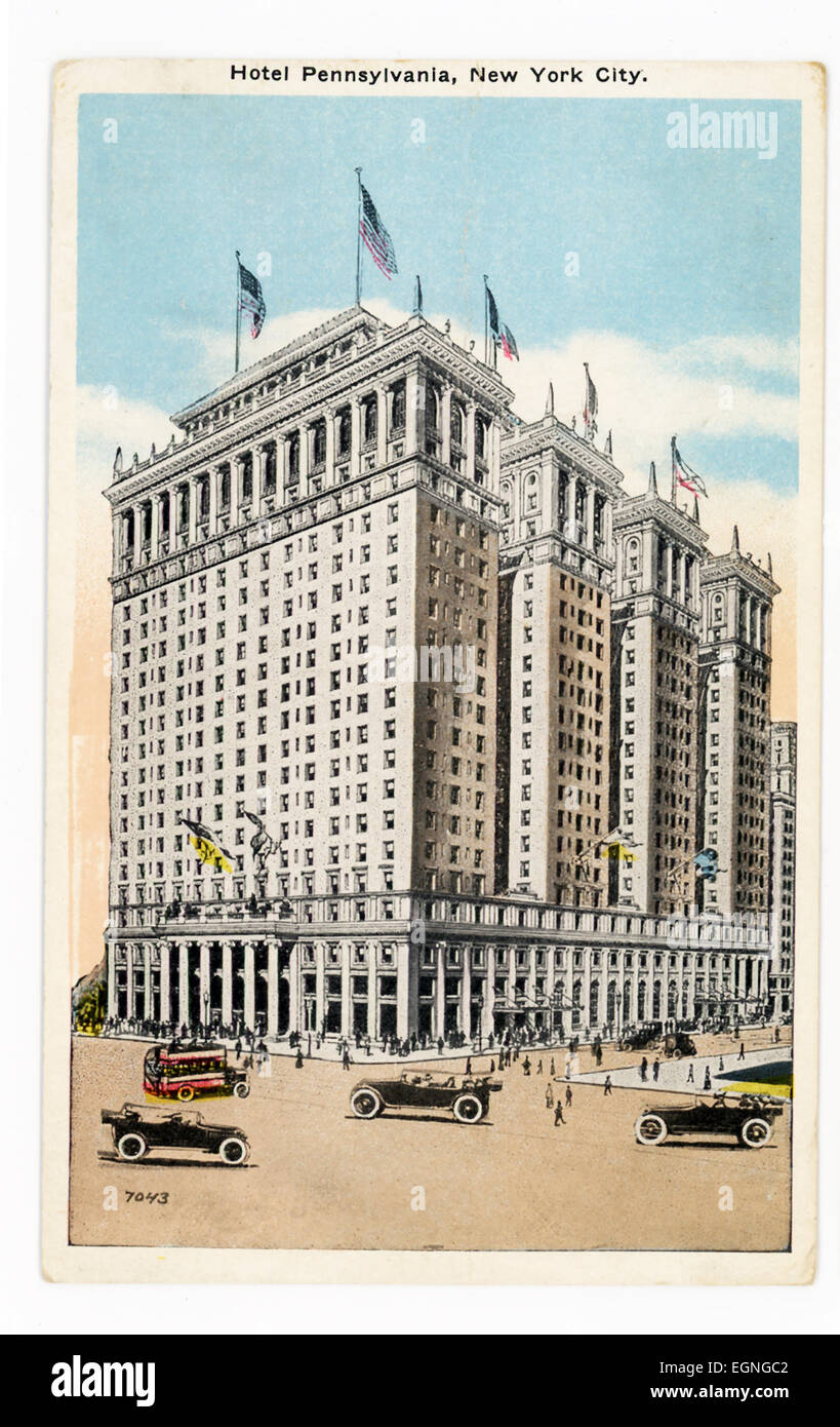 Esta postal 1930 muestra Hotel Pennsylvania en la Ciudad de Nueva York.El hotel data de 1919 y es en la 7ª avenida (15 Penn Plaza). Cruzando la calle desde la Estación de Pennsylvania y el Madison Square Garden. Tiene 22 pisos. Fue diseñado por McKim, Mead & White. Foto de stock