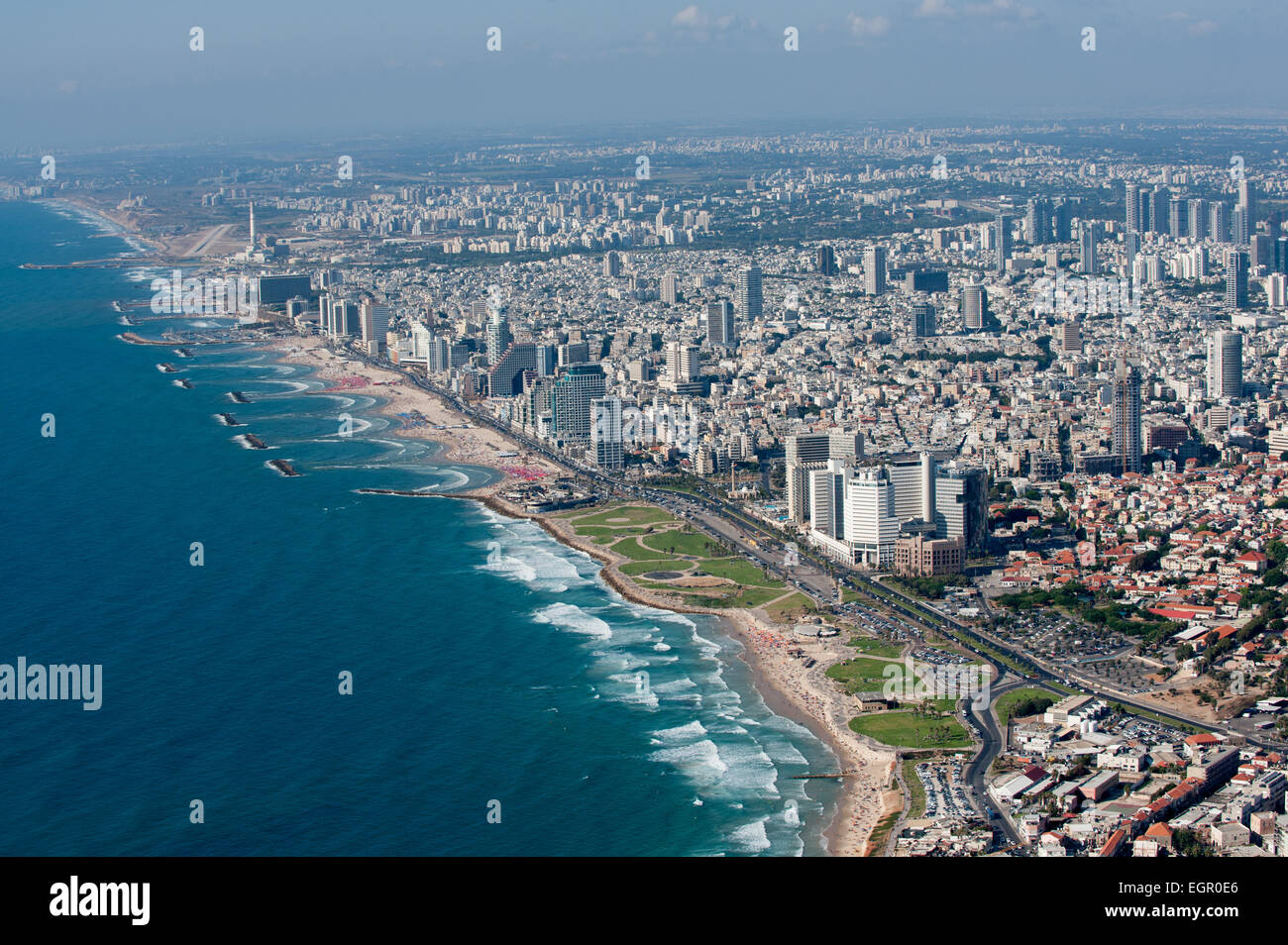La fotografía aérea de la línea costera de Tel Aviv, visto desde el sur, Israel Foto de stock
