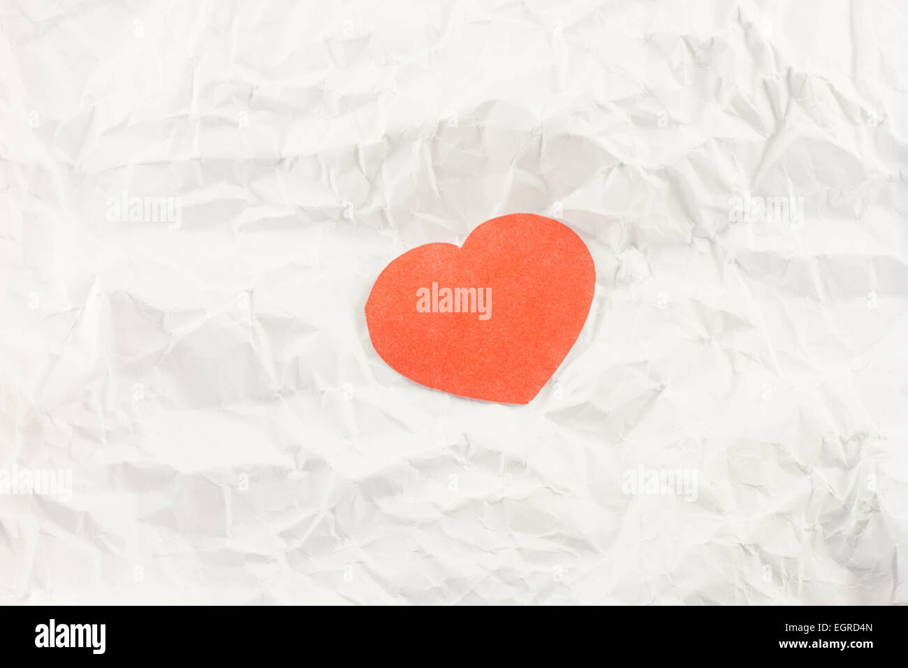 Corazones rojos pegatinas textura, fondo blanco Fotografía de stock - Alamy