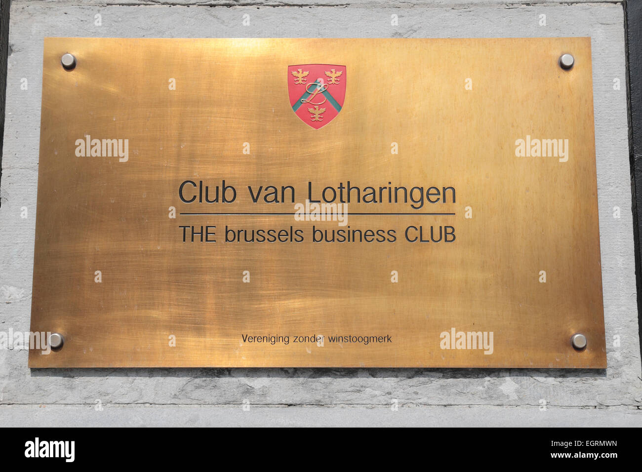 Placa de bronce en la entrada del Club van Lotharingen ('el club de negocios de Bruselas") entrada en Bruselas, Bélgica. Foto de stock