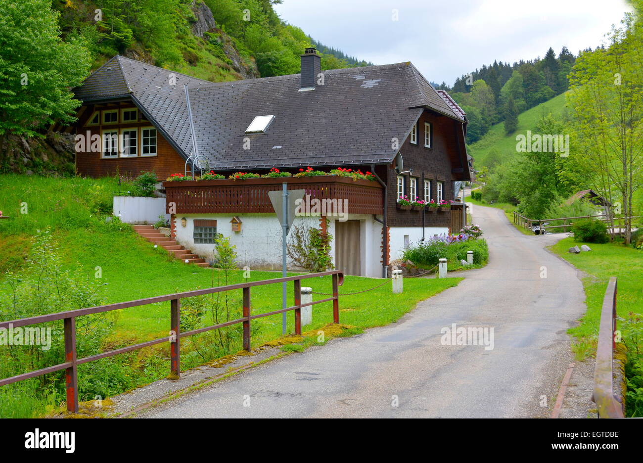 Selva Negra, Baden-Wurttemberg, Selva Negra, Altglashütte, Selva Negra casa con techo de cuatro aguas, Schwarzwald, Baden-Württemberg Foto de stock