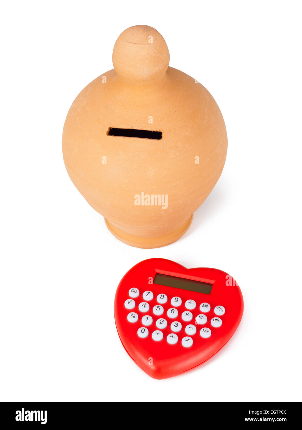 Calculadora con forma de corazón y dinero en caja. Concepto de cálculo y ahorros. Foto de stock