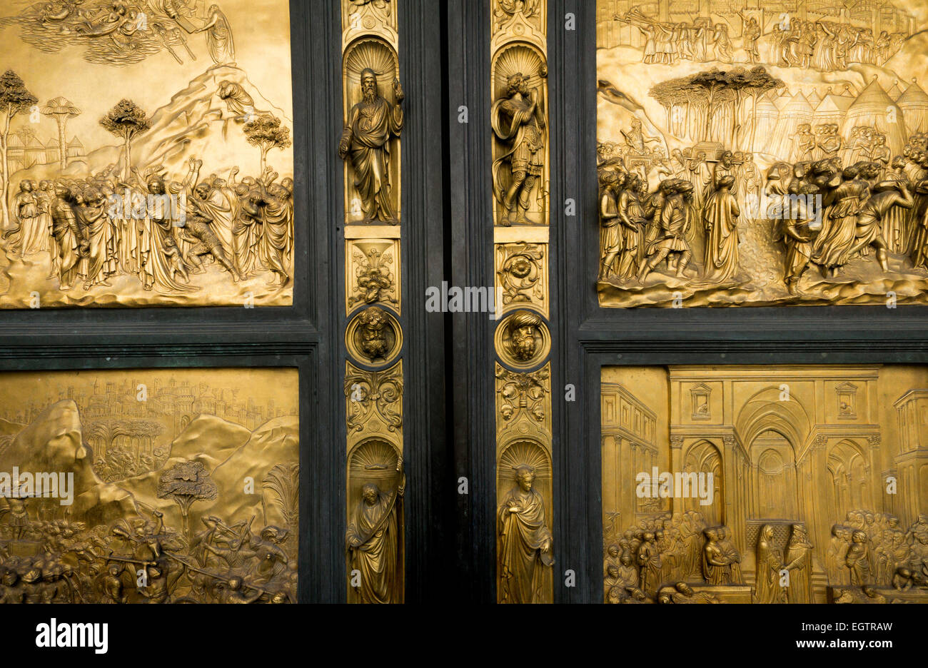 Puertas de la biblia fotografías e imágenes de alta resolución - Alamy