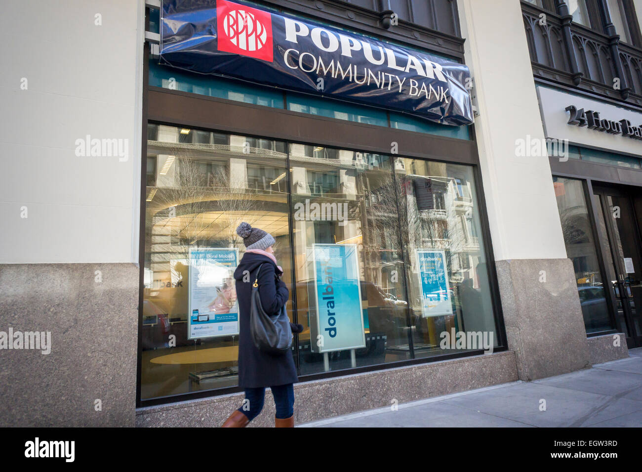 Cerrado una sucursal de Nueva York del Doral Bank en Puerto Rico el sábado,  28 de febrero de 2015. El atribulado banco ha sido cerrado por la Federal  Deposit Insurance Corp. con