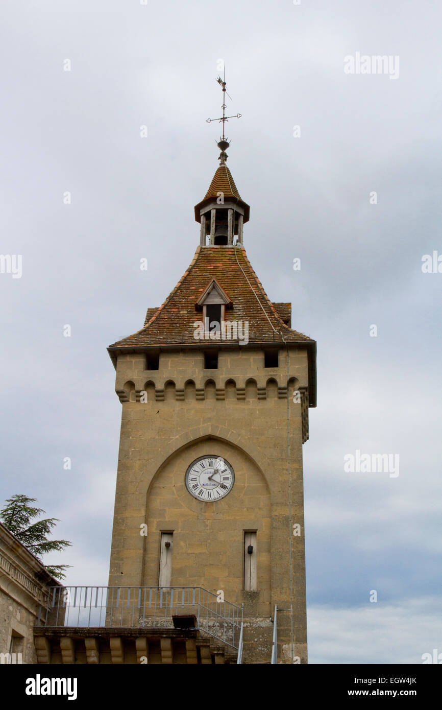 Torre del Reloj adjunto al Château de Rocamadour, un municipio en el  departamento de Lot en el sur-oeste de Francia Fotografía de stock - Alamy