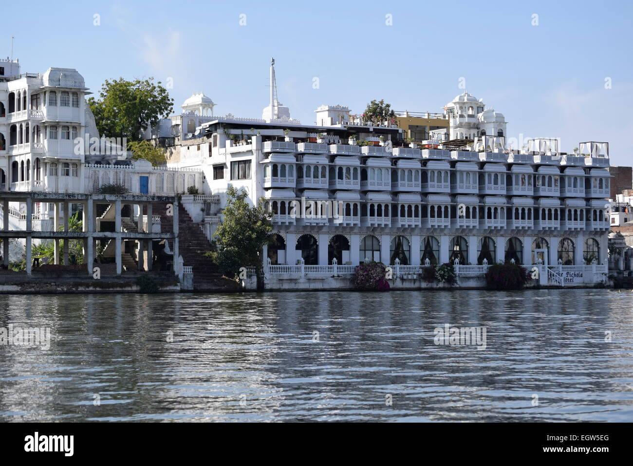 Palace en el lago Pichola Foto de stock