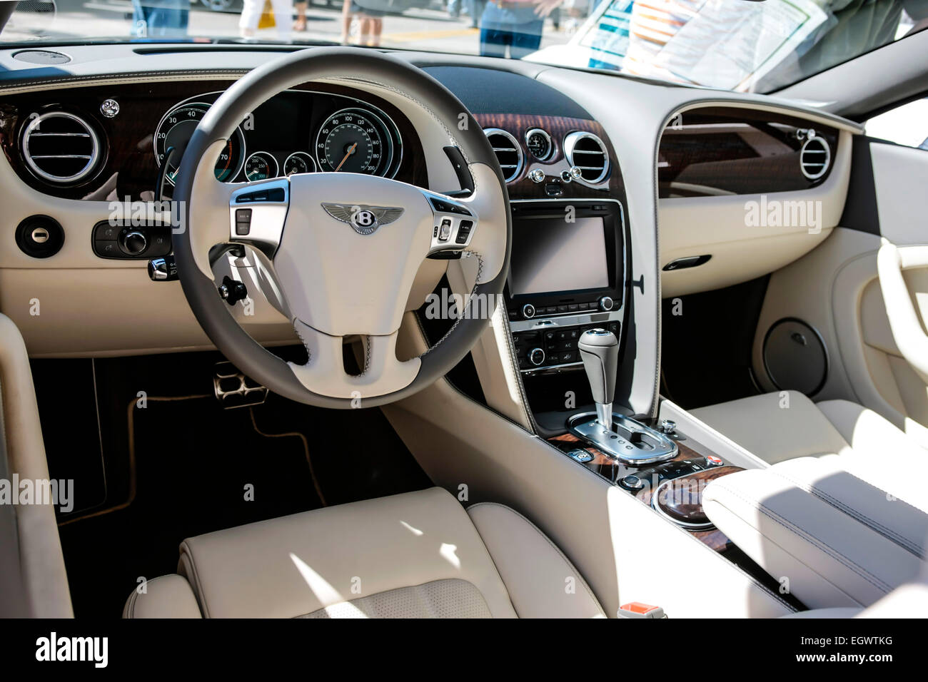 Bentley Flying Spur Fotos E Imagenes De Stock Alamy Bentley Flying Spur Fotos E Imagenes De Stock Alamy