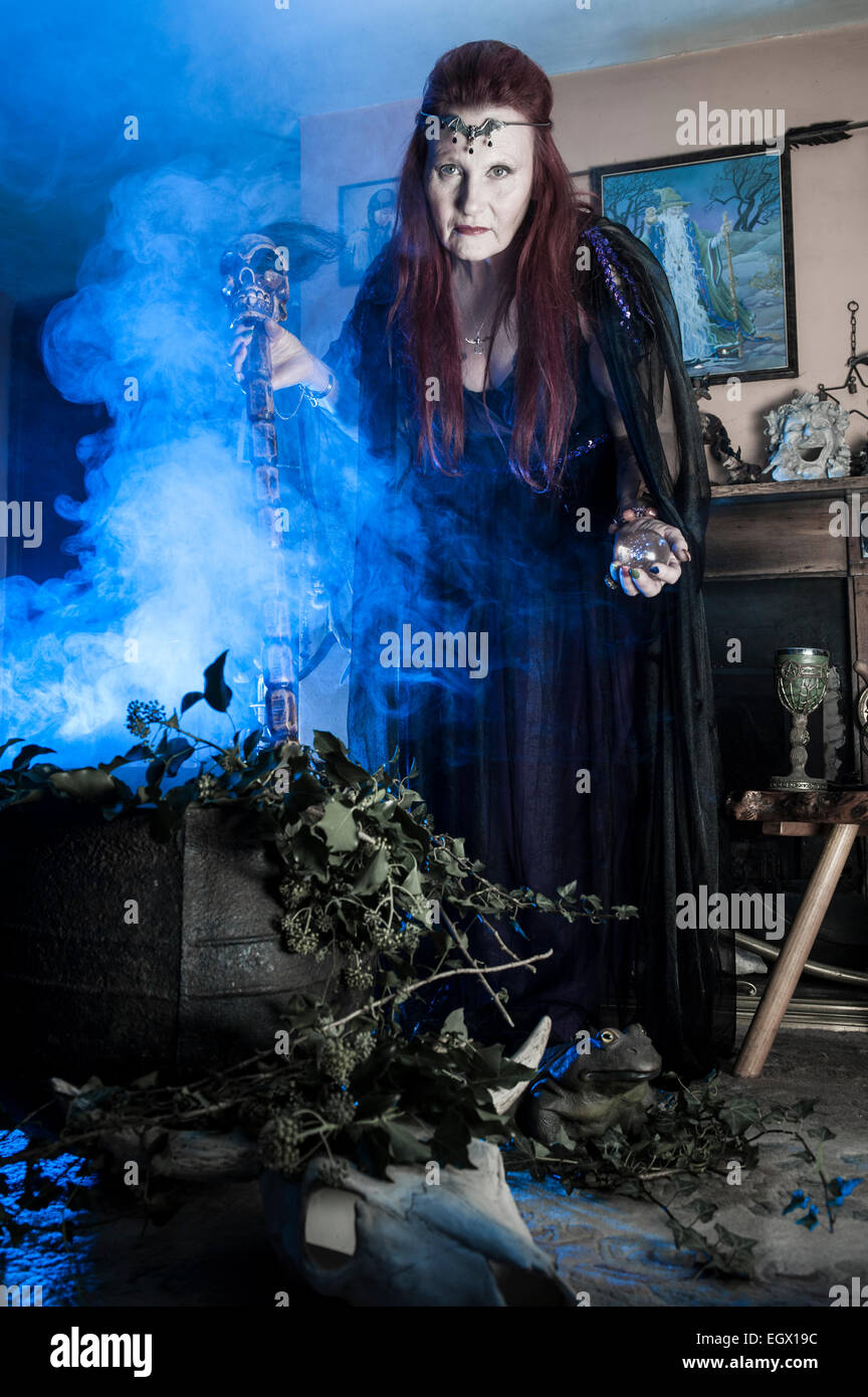 Bruja blanca fotografías e imágenes de alta resolución Alamy Bruja blanca fotografías e imágenes de alta resolución Alamy