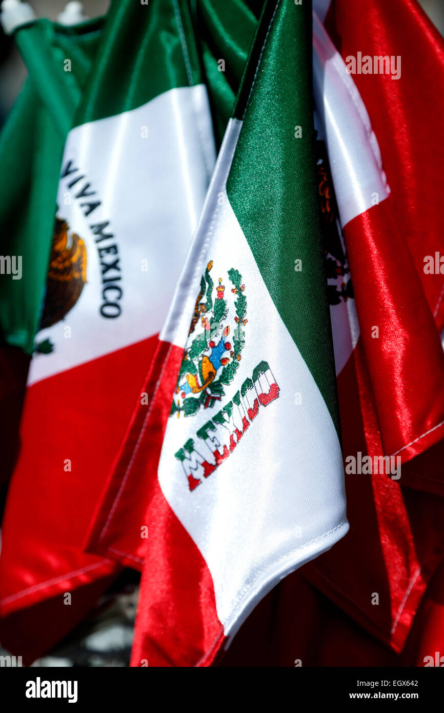 Banderas mexicanas para la venta, el Cinco de Mayo Fiesta, Civic Center  Park, Denver, Colorado, EE.UU Fotografía de stock - Alamy