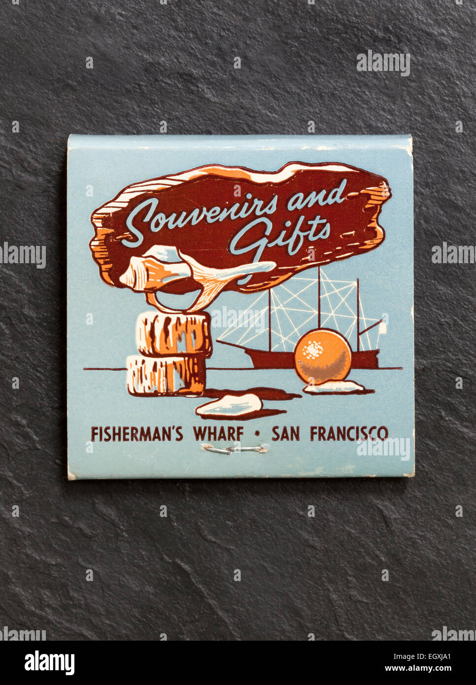 American Vintage Caja de Cerillas publicidad el pecho capitanes del mar Tienda  de recuerdos en Fishermans Wharf en San Francisco (vista trasera Fotografía  de stock - Alamy