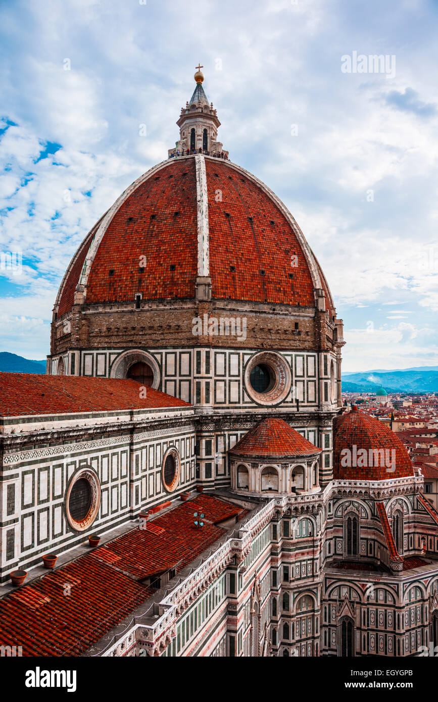 La Catedral de Florencia, la Cattedrale di Santa Maria del Fiore con la cúpula de Brunelleschi, Sitio del Patrimonio Mundial de la UNESCO, Florencia. Foto de stock