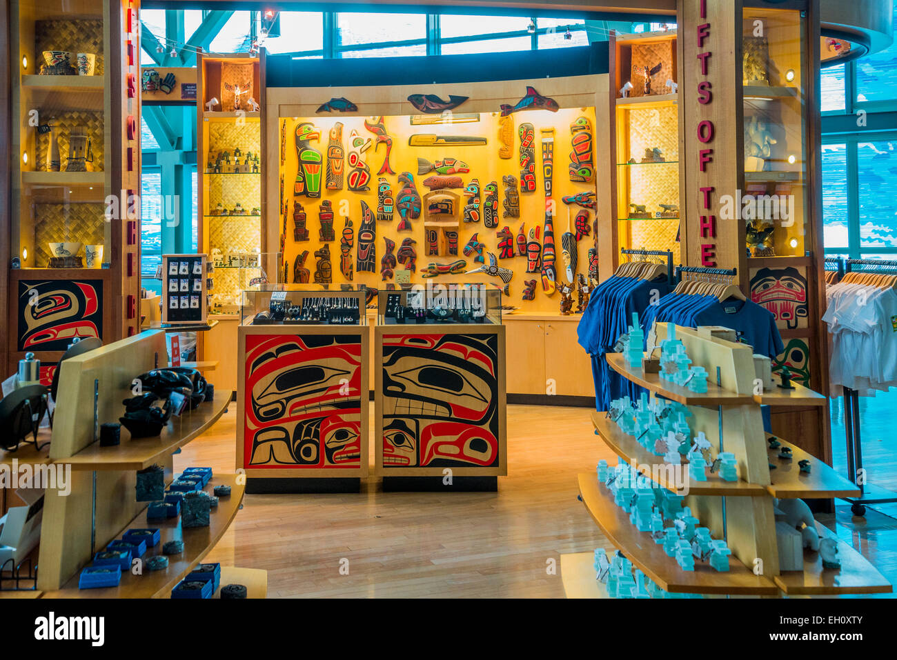 Regalos de El Cuervo, las Primeras Naciones Boutique, el Aeropuerto Internacional de Vancouver, YVR, Richmond, British Columbia, Canadá Foto de stock