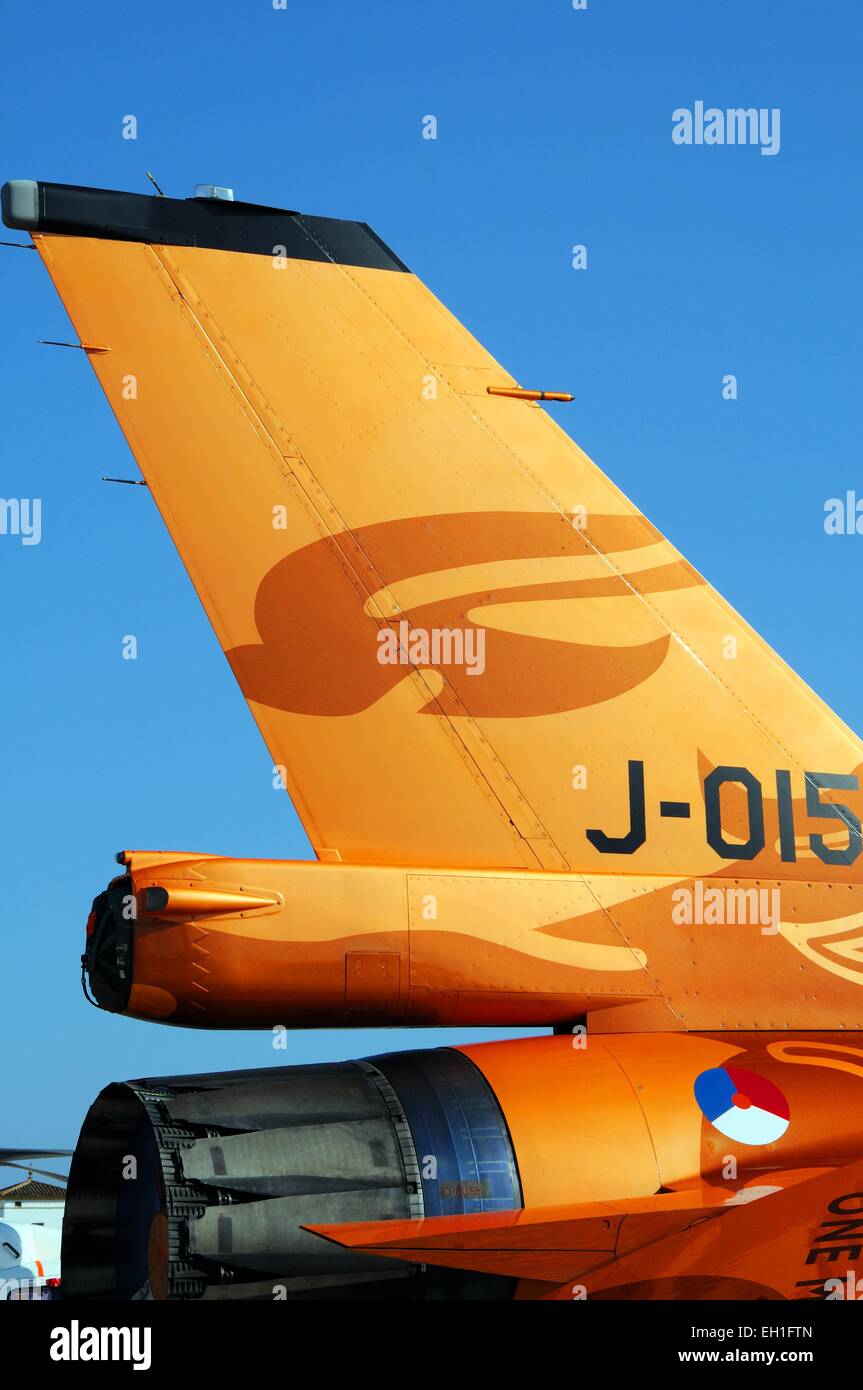 General Dynamics F-16 Falcon combates tail detalle de la fuerza aérea holandesa en el segundo festival aéreo en el aeropuerto de Málaga, Málaga, España. Foto de stock