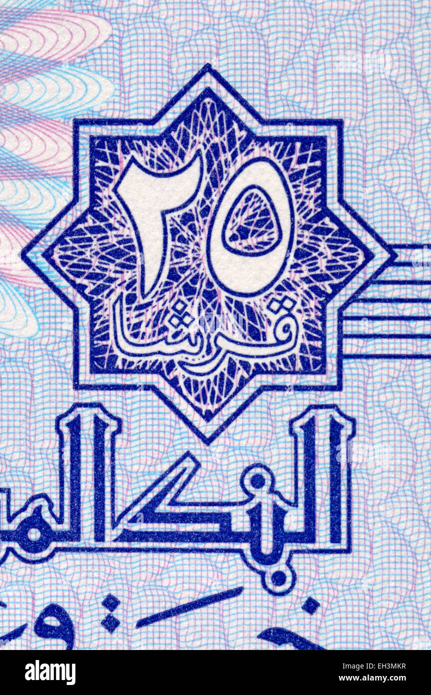 Detalle de un billete de 25 egipcios piastra mostrando el número 25 en la Región Oriental árabe / árabe-hindú numerales Foto de stock