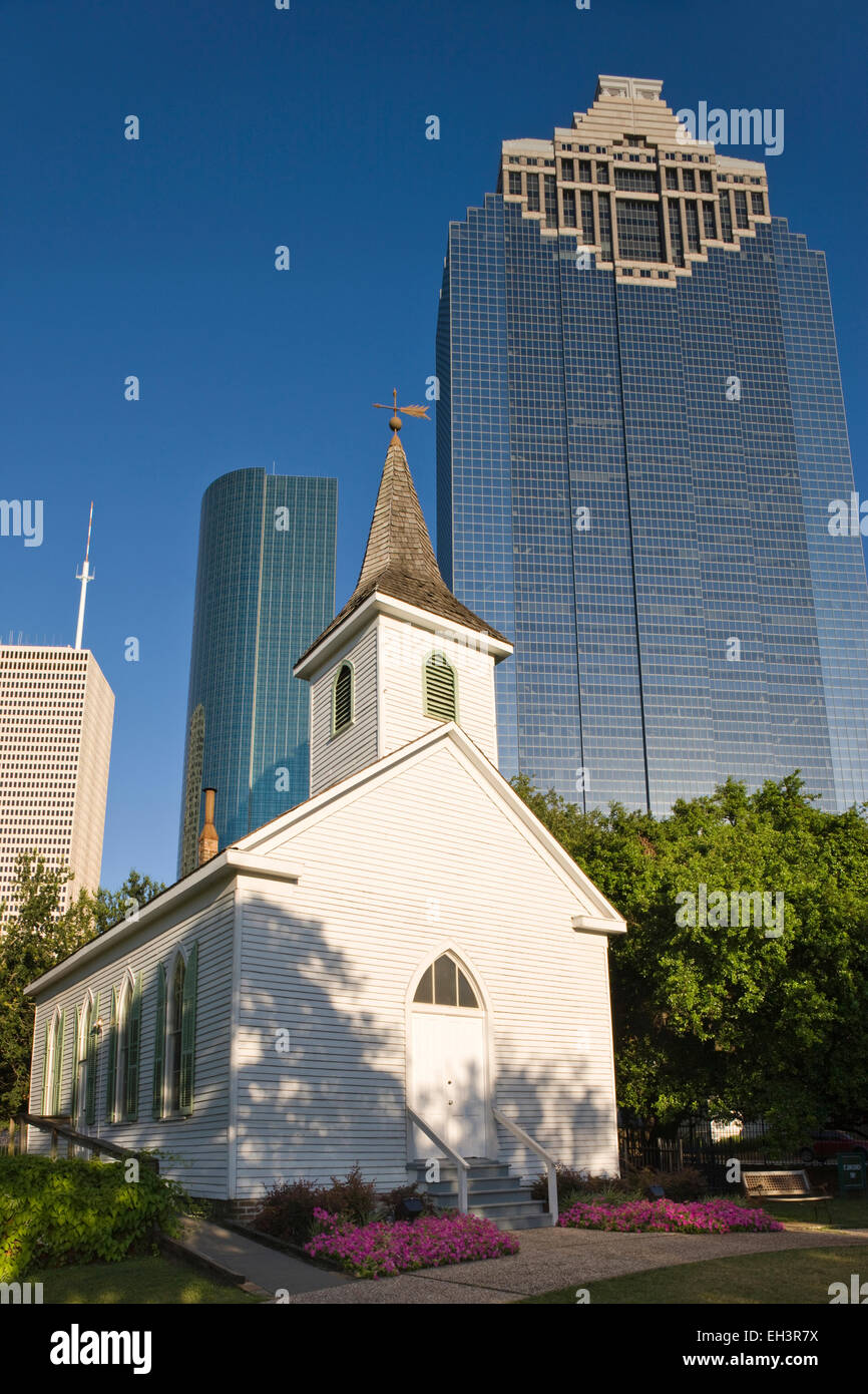 Iglesia de San Juan, el parque Sam Houston, el centro de Houston, Texas, Fotografía de stock - Alamy Iglesia de San Juan, el parque Sam Houston, el centro de Houston, Texas, Fotografía de stock - Alamy