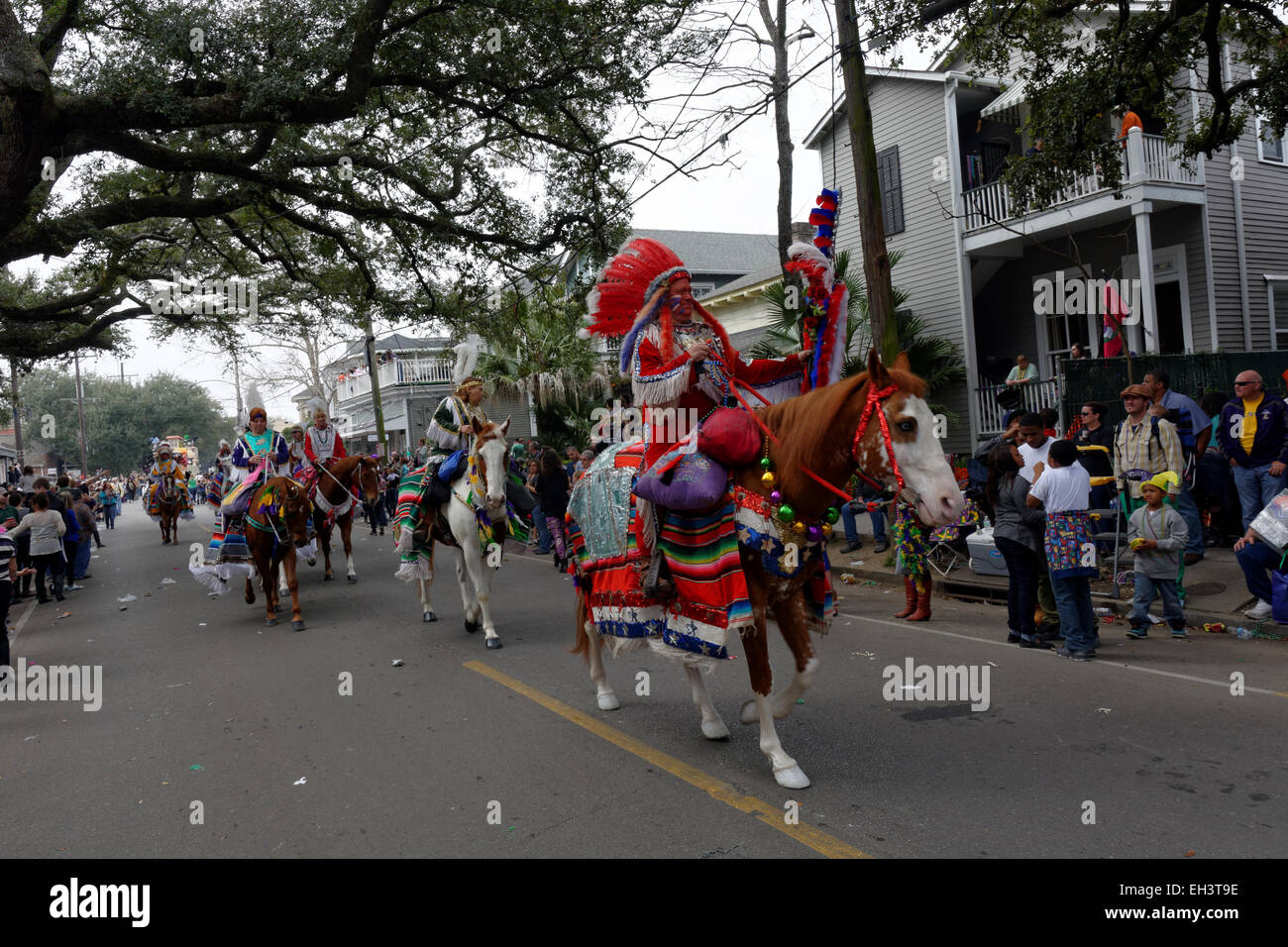 Indios, desfile de Mardi Gras, Mardi Gras 2015, Nueva Orleans, Louisiana, EE.UU. Foto de stock