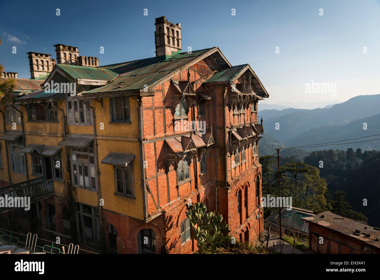 Un edificio Victoriano de la época británica en Shimla, Himachal Pradesh, India Foto de stock