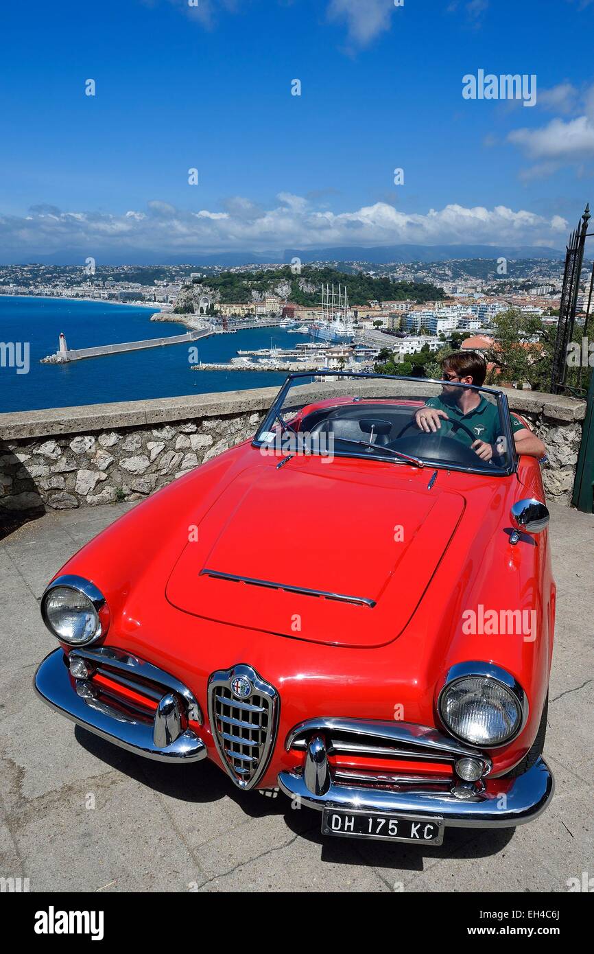 Francia, Alpes Maritimes, Niza, colección convertible Alfa Romeo Giulietta en la Basse Corniche road Foto de stock