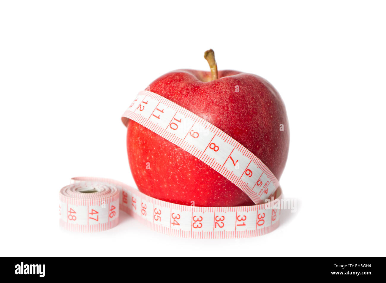 Una dieta / dieta concepto foto. Apple con una cinta de medir. Foto de stock