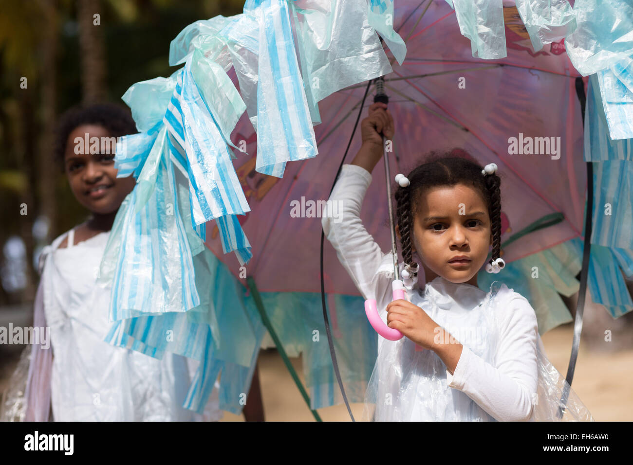Samana, República Dominicana. 7 Mar, 2015. Las niñas participar en el  desfile del "Carnaval de las olas del Mar 2015" en Las Terrenas, Provincia  de Samaná, República Dominicana, 7 de marzo de
