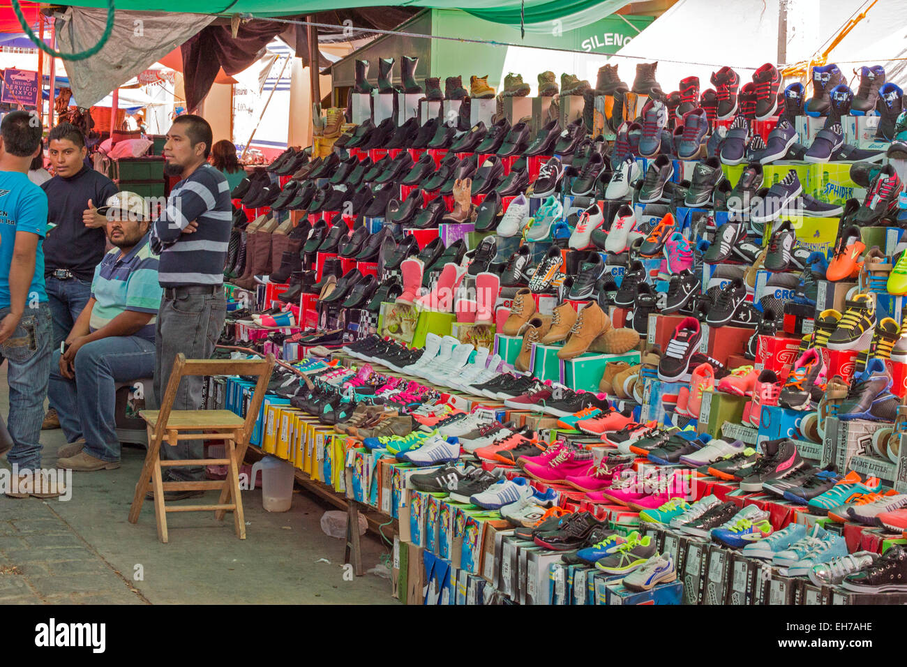 Mercado de zapatos mexico fotografías e imágenes de alta resolución - Alamy