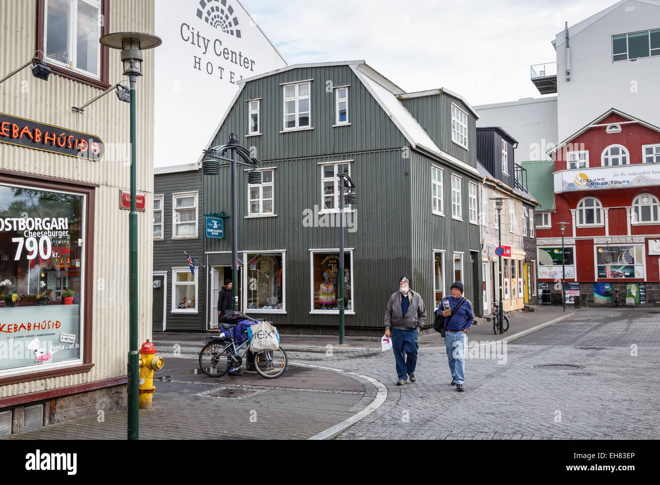 Casas en el barrio antiguo, en Reikiavik, Islandia, las regiones polares Foto de stock
