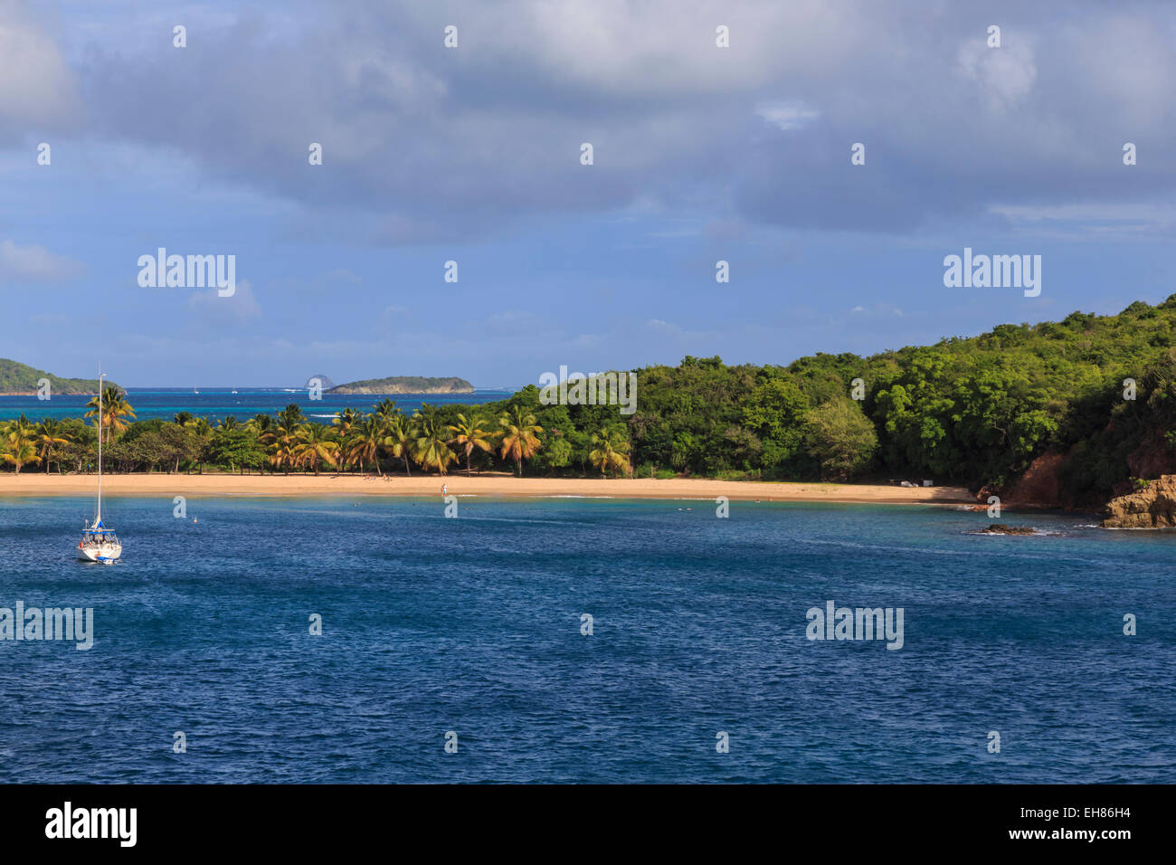 La bahía de Salina a barlovento y Tobago Cays, Mayreau, granadinas de San Vicente, Islas Windward, West Indies Foto de stock