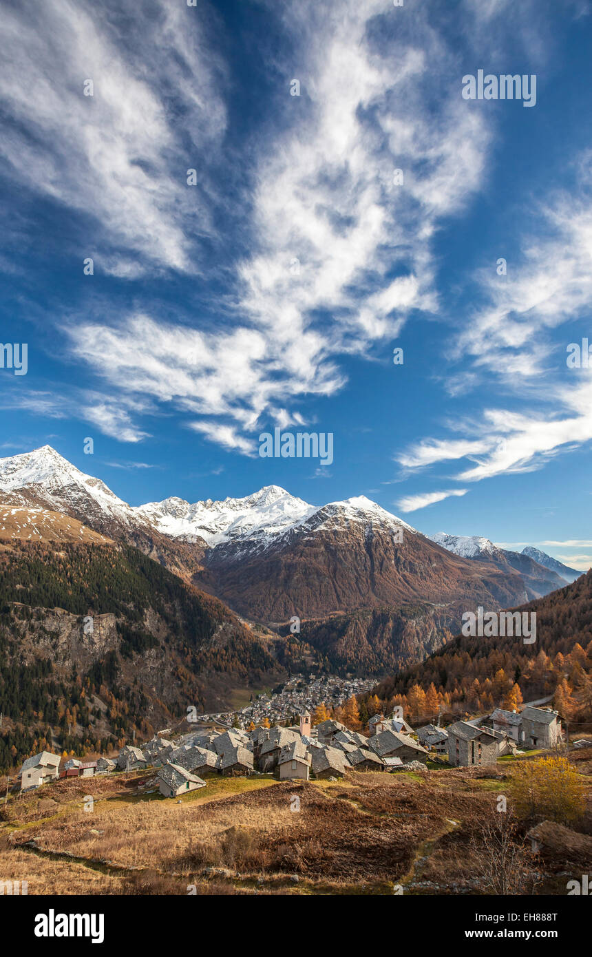 Los pintorescos pueblos de Starleggia y San Sisto en el valle Spluga Valchiavenna, Lombardía, Italia, Europa Foto de stock