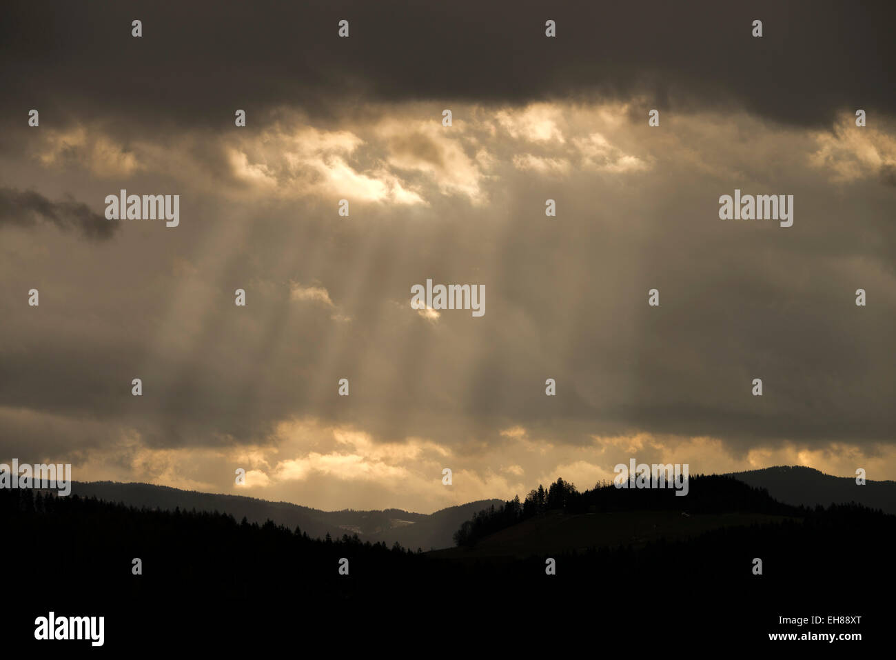 Cielo nublado, Althofen, Carintia, Austria Foto de stock