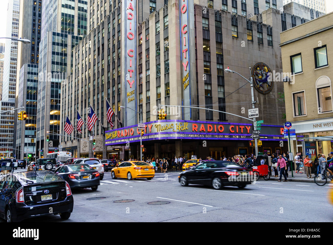 El Radio City Music Hall, el Rockefeller Center, el distrito de los  Teatros, Midtown, Manhattan, Ciudad de Nueva York, Nueva York, EE.UU  Fotografía de stock - Alamy