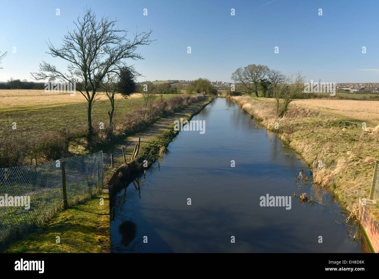 El restaurado Berks y Wilts canal cerca de Wootton Bassett en Wiltshire Foto de stock