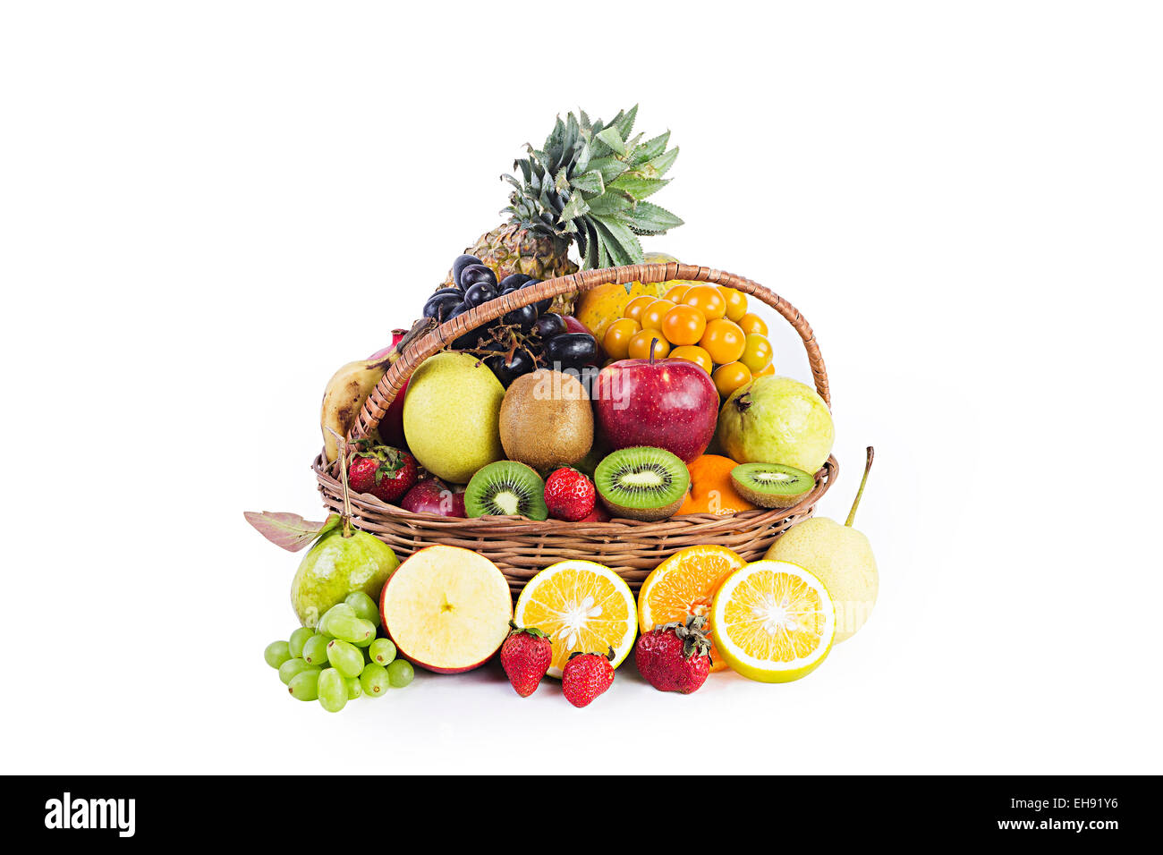 Abundancia de salud cesta de frutas nadie Foto de stock
