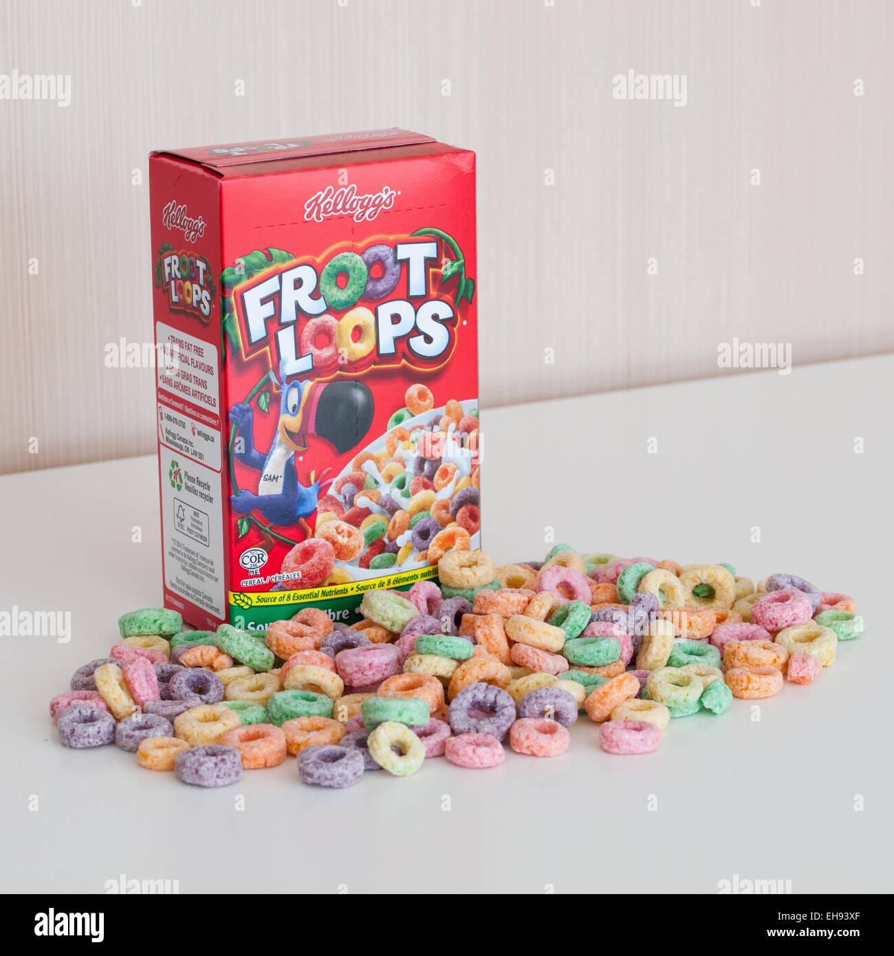 Kelloggs froot loops caja de cereal fotografías e imágenes de alta  resolución - Alamy