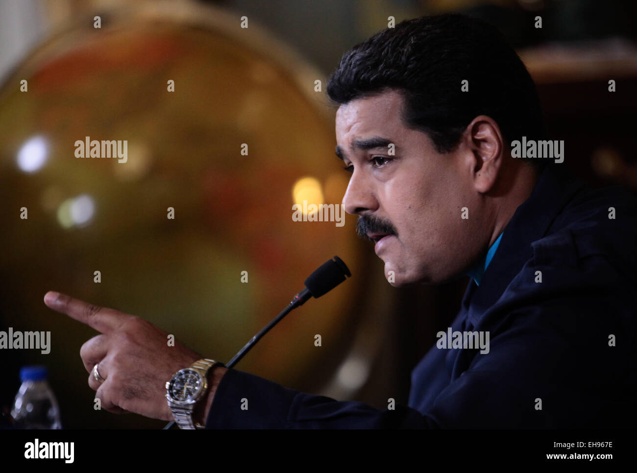 Caracas, Venezuela. 9 Mar, 2015. Imagen proporcionada por la Presidencia de  Venezuela, muestra al presidente venezolano, Nicolás Maduro, ofreciendo una  declaración en una cadena nacional de radio y televisión, en el Palacio