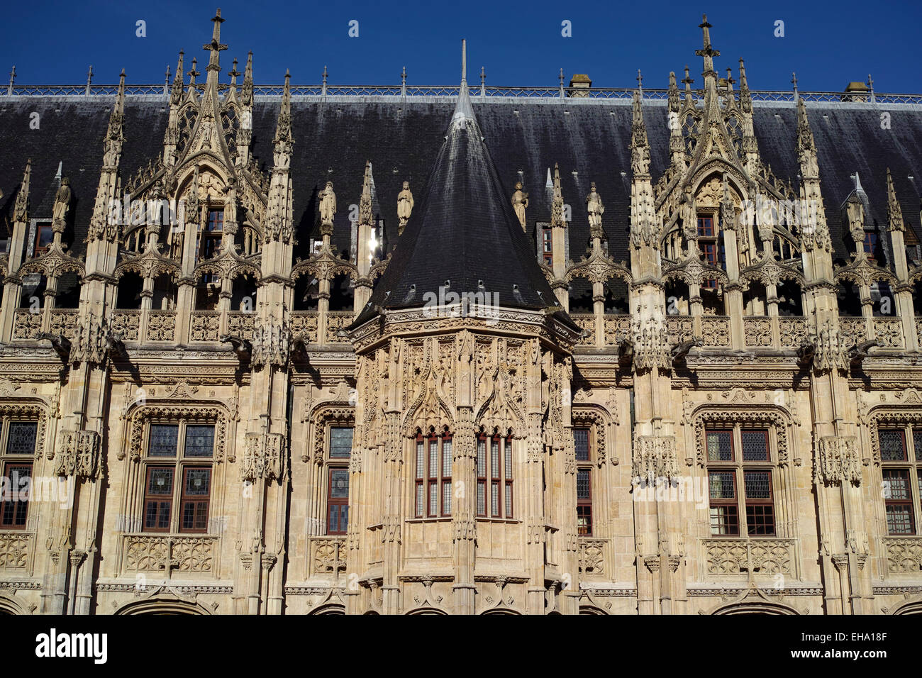 La fachada gótica del Palacio de Justicia, Rouen, Alta Normandía, Francia Fotografía de stock