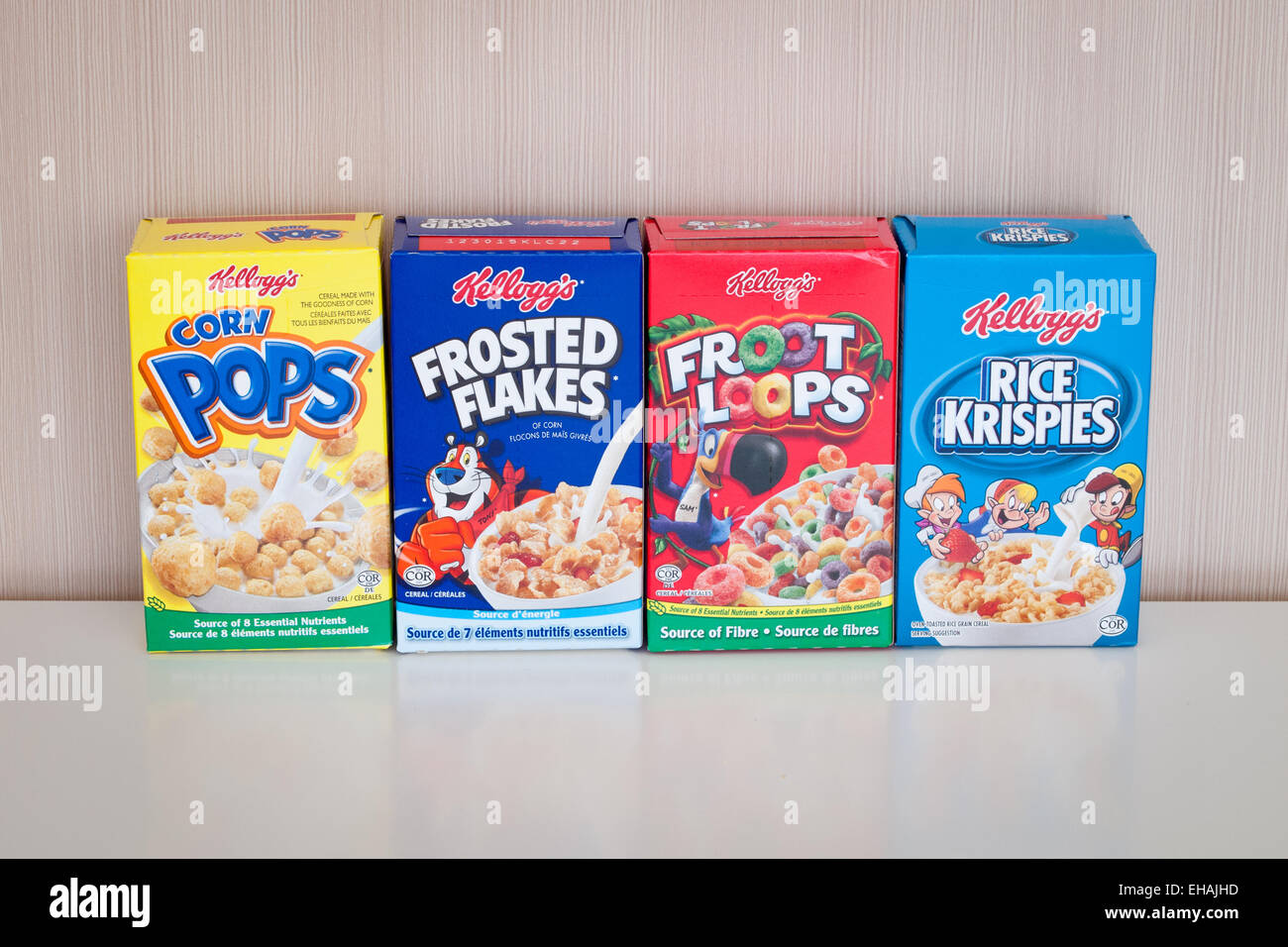Pequeño y divertido mini cajas de Kellogg's Corn Pops, Kellogg's Frosted  Flakes, Kellogg's Froot Loops, y Kellogg's Rice Krispies cereal Fotografía  de stock - Alamy