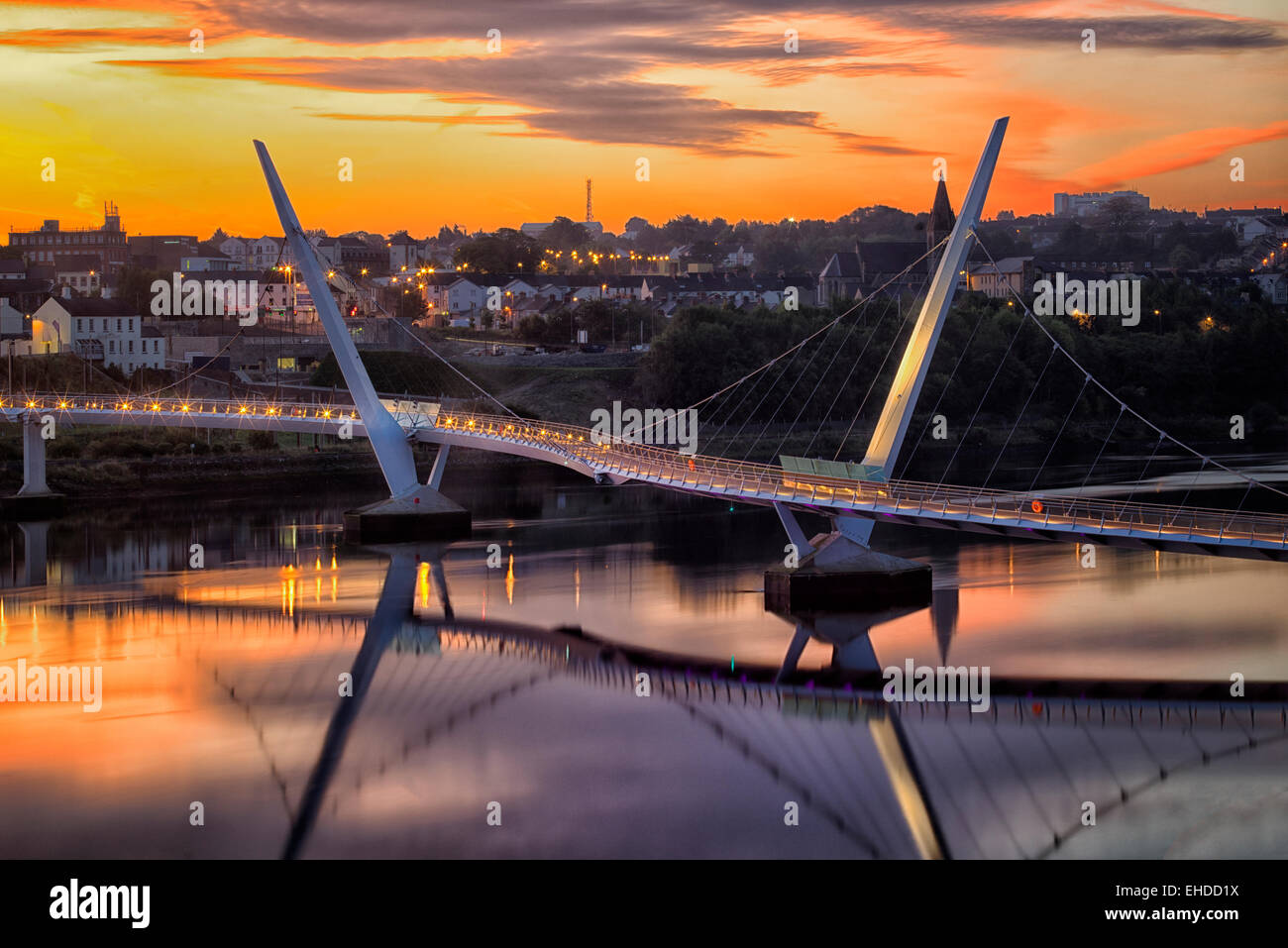 El Puente de la paz. Derry/Londonderry, Irlanda del Norte. Foto de stock