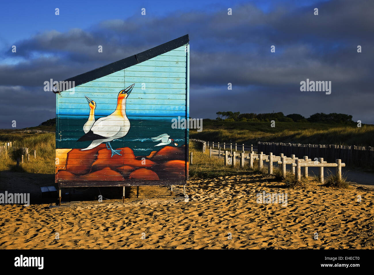 Pintura cabaña en la playa, Guidel, Bretaña, Francia Foto de stock