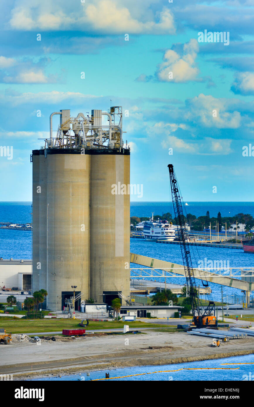 Planta de cemento fotografías e imágenes de alta resolución - Alamy