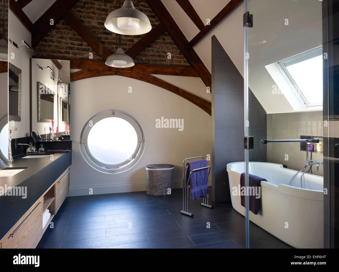 Ventanas ojo de buey para casas fotografías e imágenes de alta resolución -  Alamy