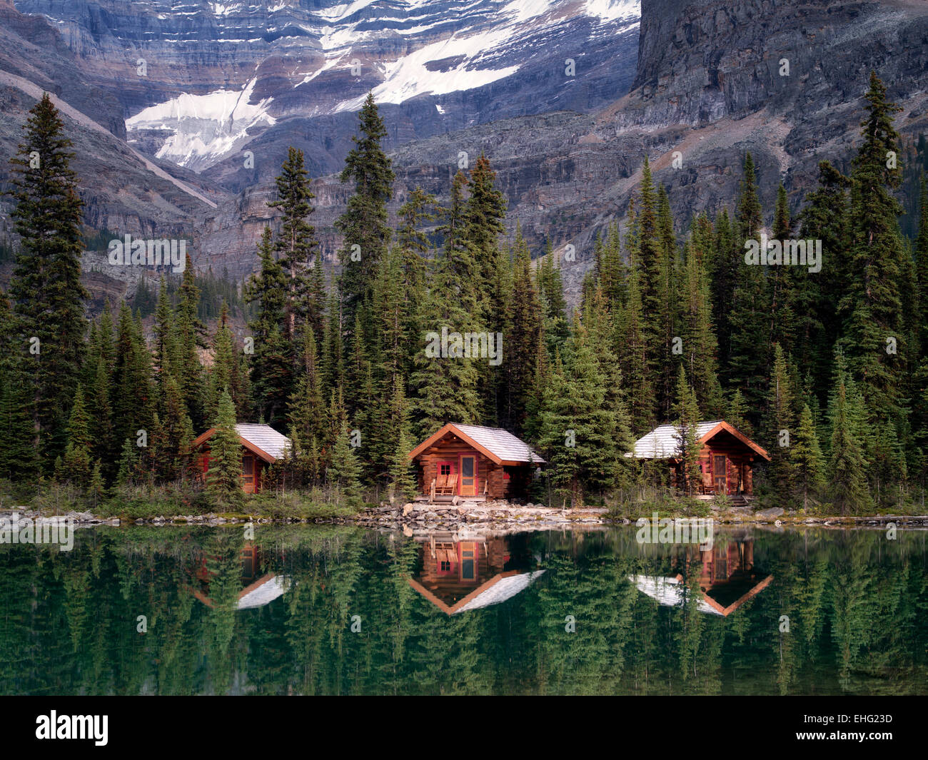 Cabañas en el lago O'Hara. El Parque Nacional Yoho, meseta Opabin, British Columbia, Canadá Foto de stock