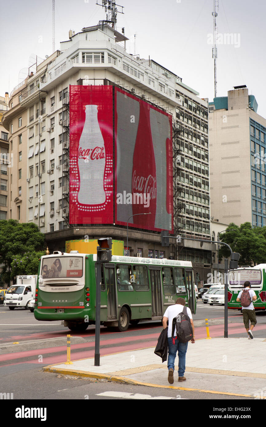 Argentina, Buenos Aires, Plaza de la Republica, gran iluminado Coca cola anuncio Foto de stock