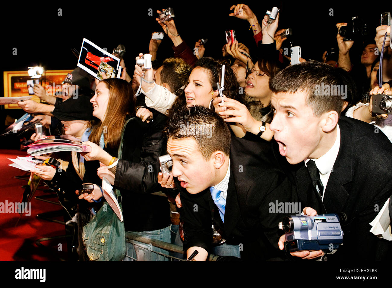 Ventiladores en los World Music Awards 2006 de Londres. Foto de stock