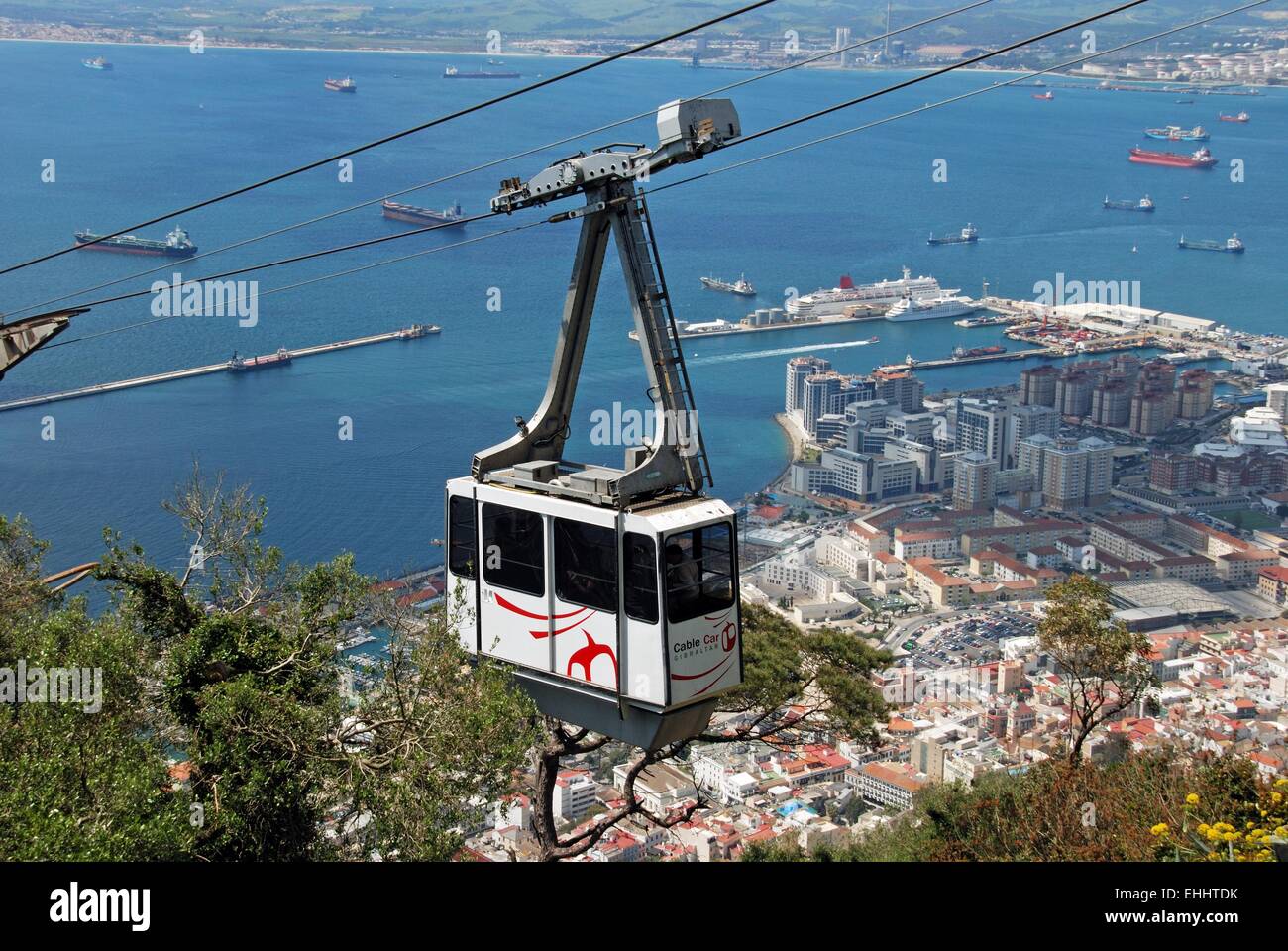 El teleférico con vistas sobre la ciudad del mar y el litoral español,  Gibraltar, Reino Unido, Europa Occidental Fotografía de stock - Alamy