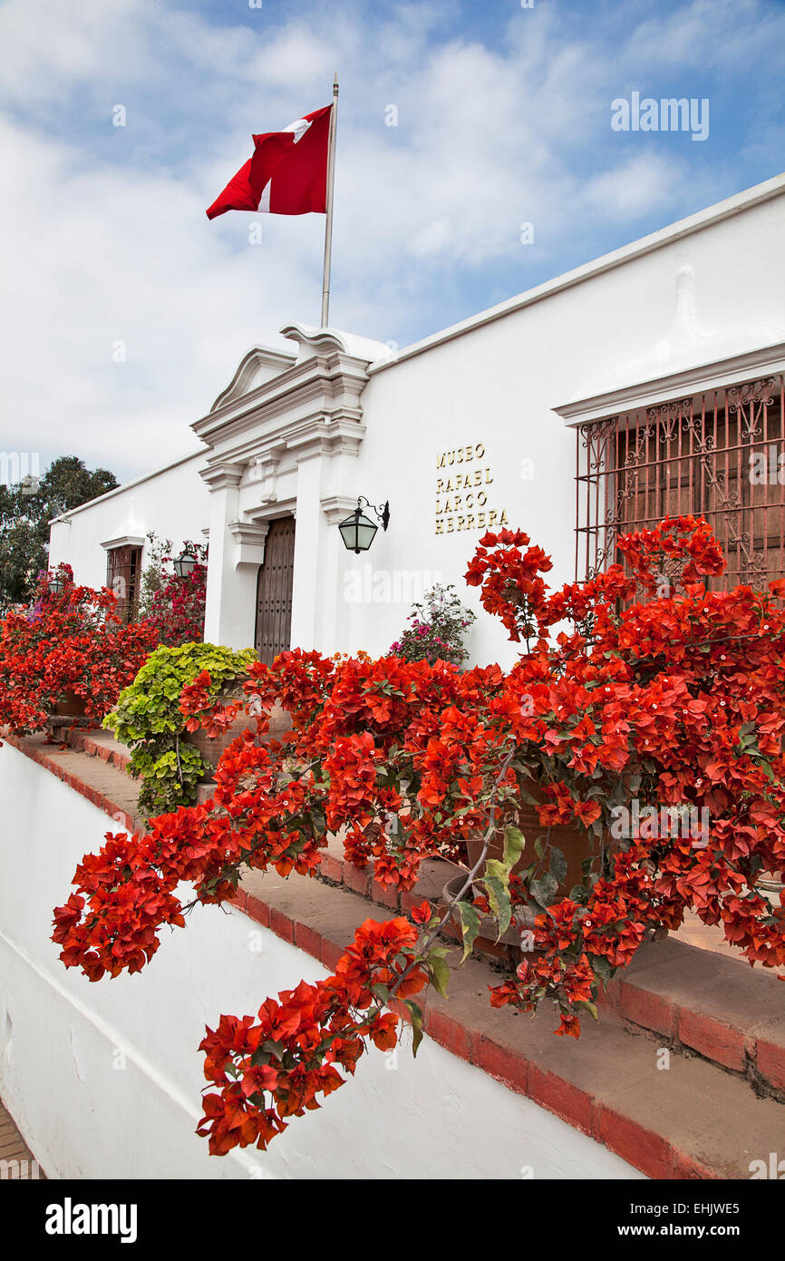 El Museo Larco es nombrado después de Rafael Larco Hererra reunidos en