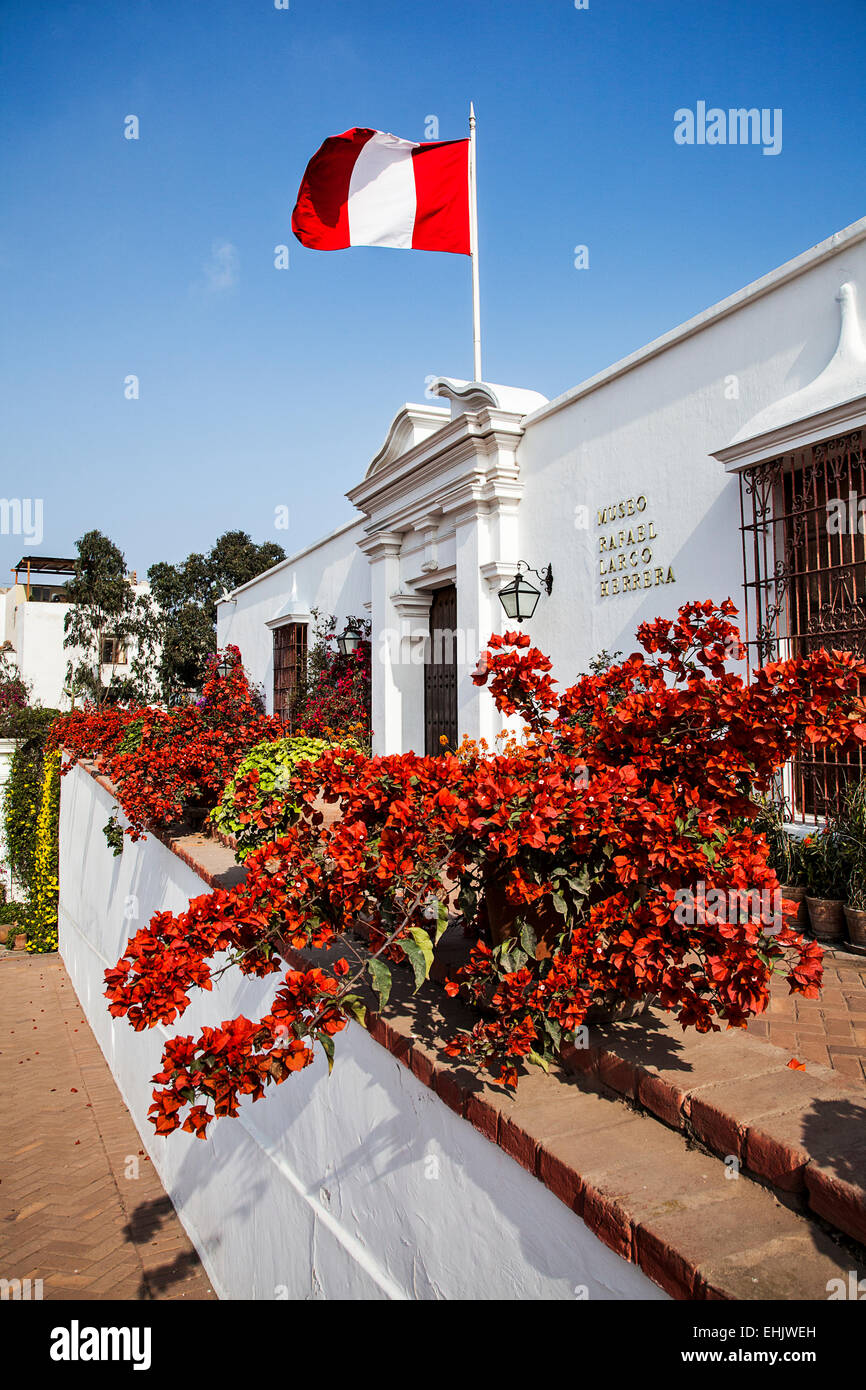 El Museo Larco es nombrado después de Rafael Larco Hererra reunidos en