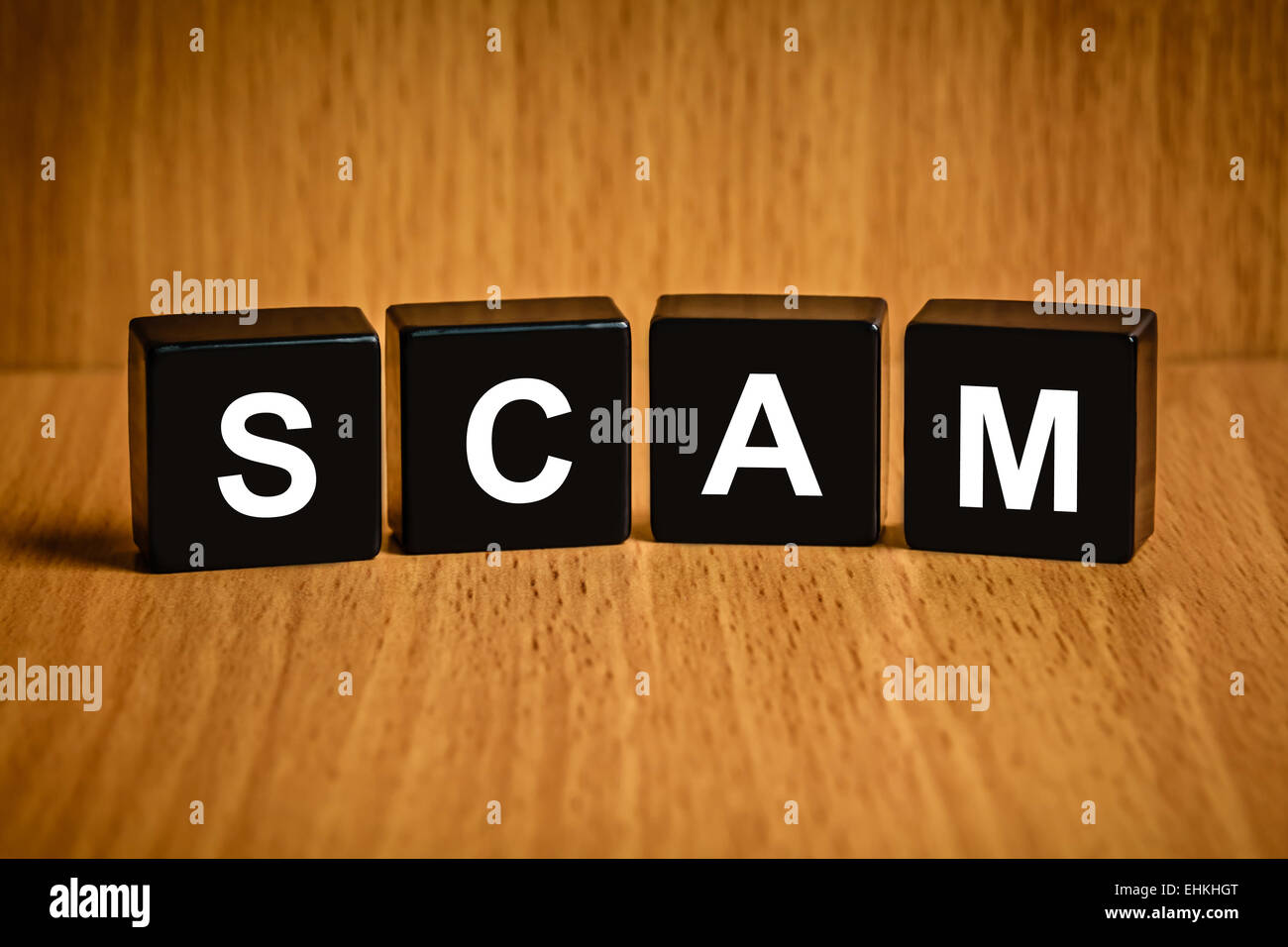 Scam, fraude texto en el bloque Negro, tecnología del concepto de seguridad Foto de stock