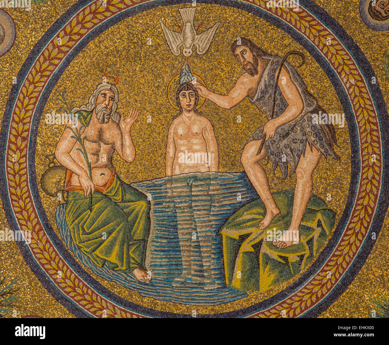 Mosaico del bautismo de Jesús por San Juan el Bautista, el baptisterio arriano, Ravenna, Italia Foto de stock