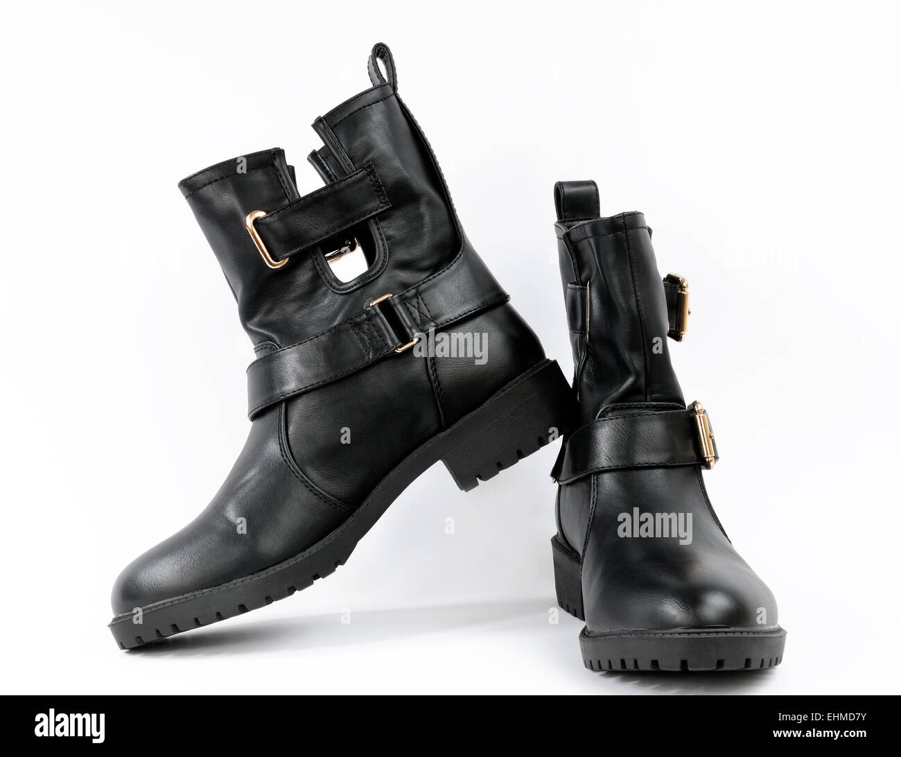 perdón panorama Aire acondicionado Zapatos de Mujer tipo botines en cuero negro, fotografiado sobre fondo  blanco Fotografía de stock - Alamy