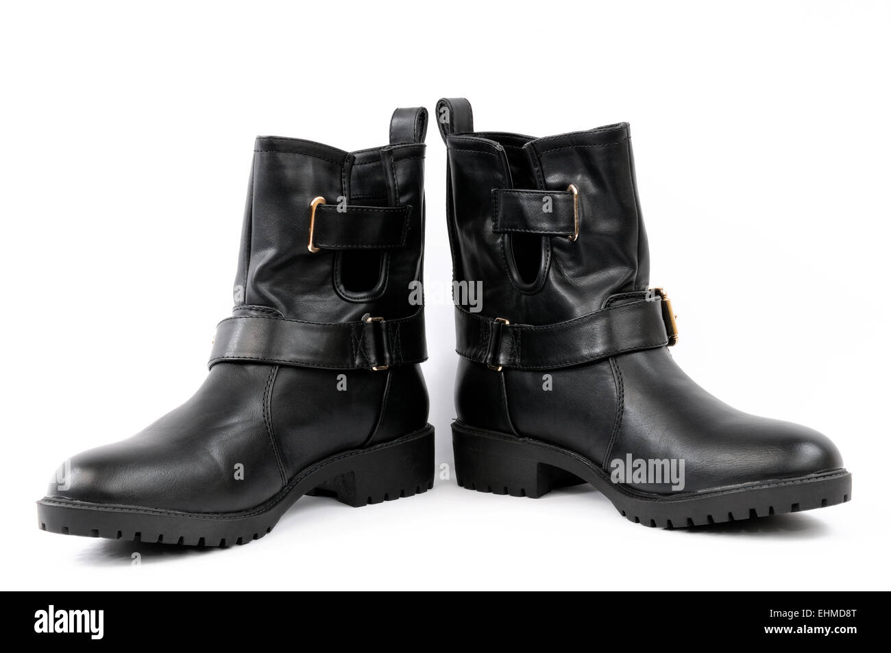 Zapatos de Mujer tipo botines en cuero negro, fotografiado sobre fondo  blanco Fotografía de stock - Alamy